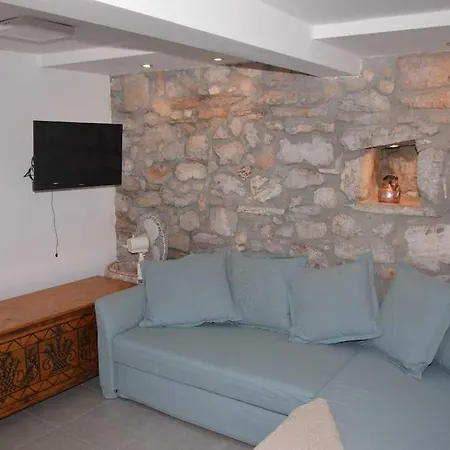 Authentic Island Stone House With Sea View Prázdninový dům Kaprije
