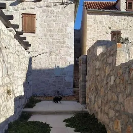 Prázdninový dům Authentic Island Stone House With Sea View Kaprije